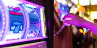 Slot Online dan Live Casino dw77 memberikan hiburan interaktif